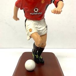 A superb figure of the legendary Manchester United captain. 
Along with the plinth it stands approximately 21cm in height. 
Complete with a COA and the original packaging. 
In excellent condition. 
£395 ono.