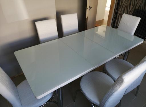 Buy & Sell South East London Kidbrooke - South East London - Photos for GLASS TOP DINING EXTENDABLE TABLE