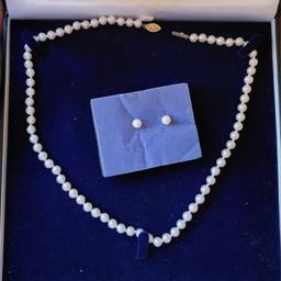 Stunning 9ct Gold and Pearl Necklace and Earrings boxed.