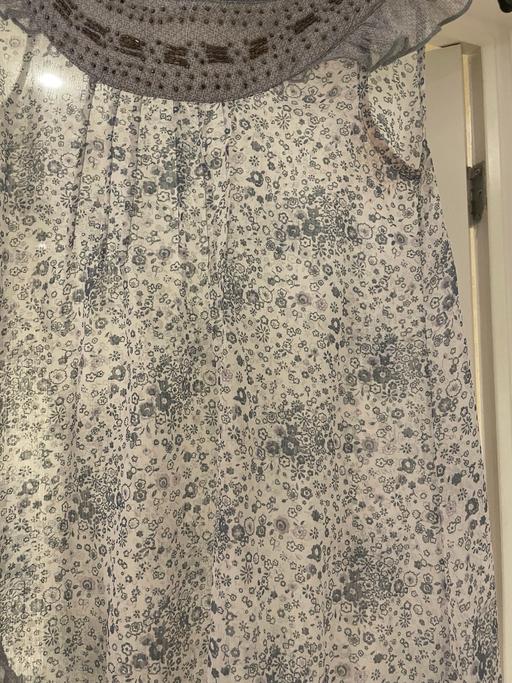 Buy & Sell Windsor and Maidenhead Old Windsor - Windsor and Maidenhead - Photos for M&S blue/off white floral sleeveless top