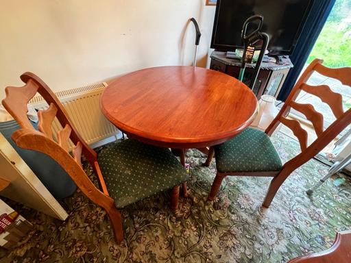 Buy & Sell South West London Tolworth - South West London - Photos for Dining table and chairs