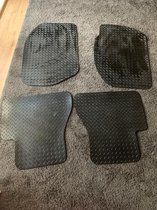 Vehicles West Midlands Sandwell - Photos for Rubber car mats for Land Rover free lander