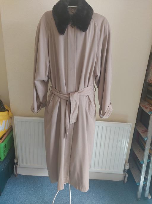 Buy & Sell Leicestershire Leicester - Photos for Ladies heavy-duty trench coat