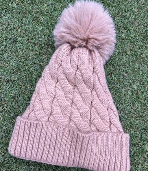 Buy & Sell Essex Thurrock - Essex - Photos for Brown bobble hat thick thermal