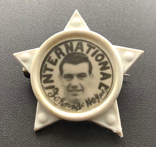 Buy & Sell Lancashire Blackburn with Darwen - Photos for Johnny Haynes Star Pin Badge Fulham England