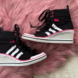 Adidas Sneaker mit Absatz Gr. 40 2 3 in 85570 Markt Schwaben fur 30 00 zum Verkauf Shpock DE