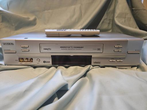 Buy & Sell South West London Raynes Park - South West London - Photos for Toshiba V-752UK VHS Recorder Includes remote