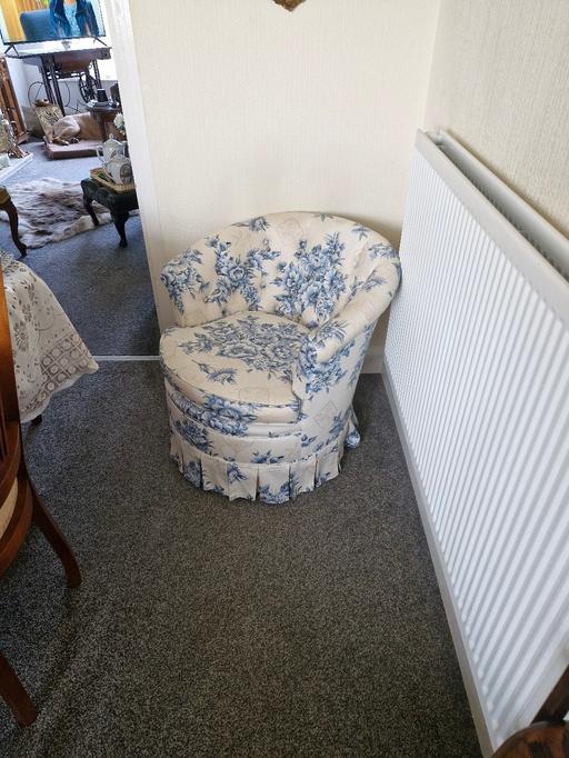 Buy & Sell Denbighshire - Wales Prestatyn - LL19 - Photos for Beautiful vanity chair