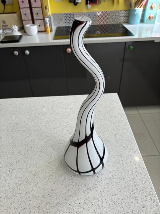 Buy & Sell Wiltshire Swindon - Photos for Unusual glass vase