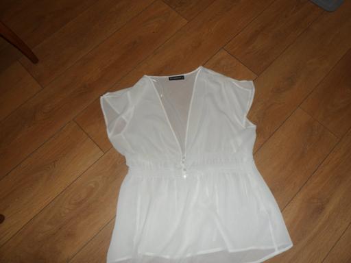 Buy & Sell Greater Manchester Manchester - Photos for LADIES WHITE TOP 20