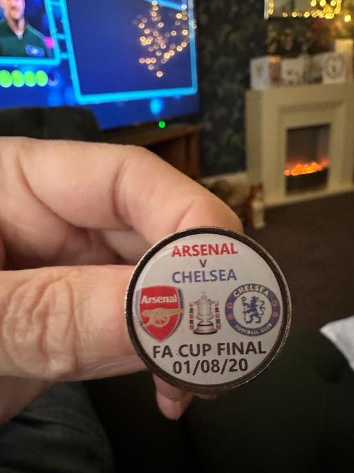 Buy & Sell Norfolk Great Yarmouth - Photos for Arsenal Chelsea FA Cup football badge