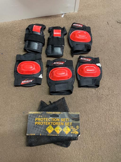 Buy & Sell Hertfordshire Broxbourne - Photos for Knee elbow wrist Safety set child size