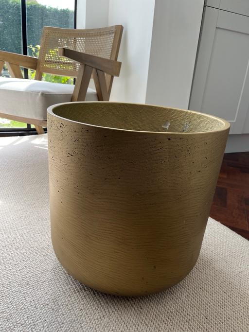 Buy & Sell Leicestershire Charnwood - Photos for Extra large gold planter