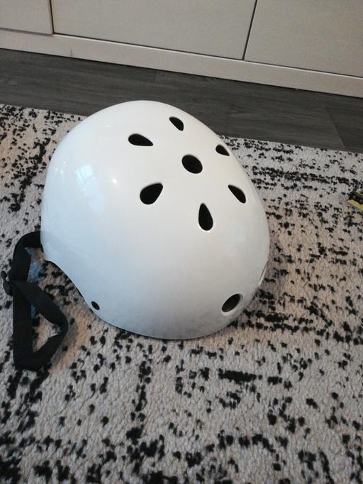 Buy & Sell Greater Manchester Trafford - Photos for white gloss helmet /head protection