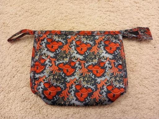 Buy & Sell Surrey Guildford - Photos for Blue and red patterned makeup bag