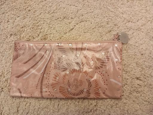 Buy & Sell Surrey Guildford - Photos for Pale pink floral-patterned make up purse