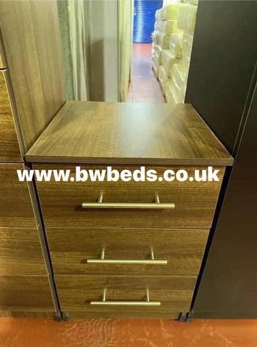 Buy & Sell South Yorkshire Rotherham - Photos for Nova Walnut Bedside Table