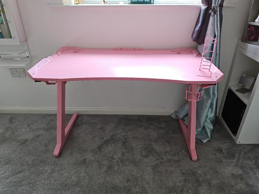 Buy & Sell Essex Brentwood - Photos for pink gaming table/desk