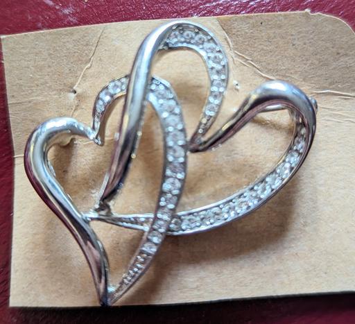 Buy & Sell Blaenau Gwent Georgetown - Blaenau Gwent - Photos for 2 heart brooch intertwined with faux diamonds