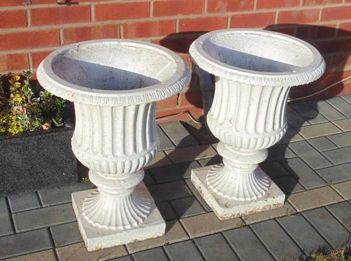 Buy & Sell West Midlands Sandwell - Photos for (#1076) 2x cast iron planter urns