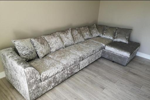 Buy & Sell Kidbrooke South East London - Photos for LARGE SIX SEATER SOFA