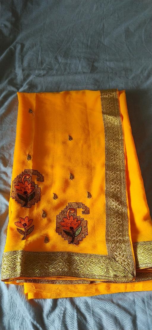 Buy & Sell South East London Maze Hill - South East London - Photos for Brand New Yellow and Gold Saree