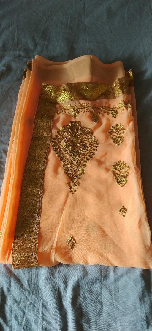 Buy & Sell South East London Maze Hill - South East London - Photos for Brand New Peach and Gold Saree