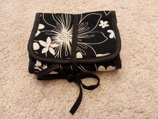 Buy & Sell Surrey Guildford - Photos for Black and white floral patterned travel pack