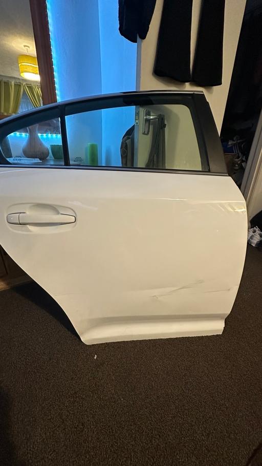 Vehicles Greater Manchester Manchester - Photos for Toyota Avensis T27 rear driver side door