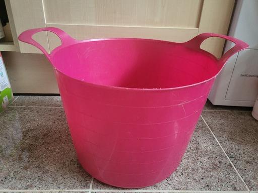 Buy & Sell Kent Medway - Kent - Photos for PINK TUB WITH HANDLES.