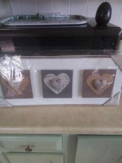 Buy & Sell Streetly Walsall - Photos for BRAND NEW IN PACKAGING 3 HEARTS ON CANVAS