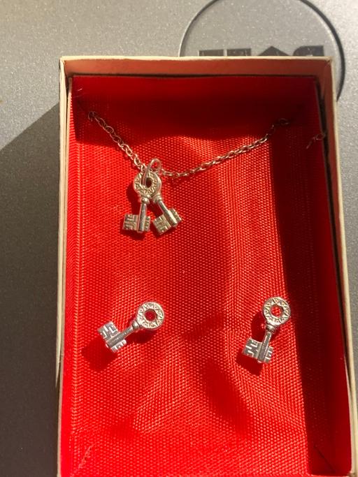 Buy & Sell North London Enfield - Photos for Key 🔑 necklace silver set