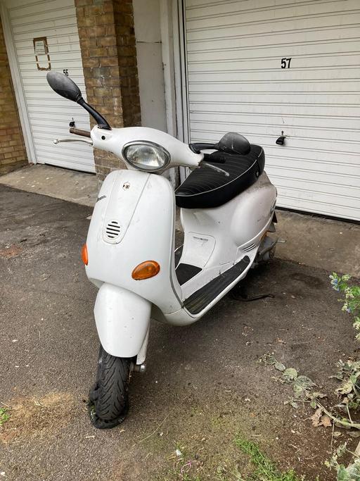 Vehicles South West London Kingston upon Thames - Photos for 125 white vespa