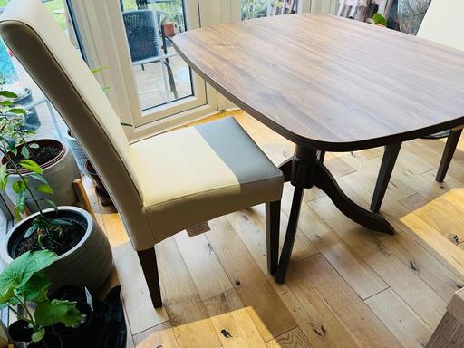 Buy & Sell Wiltshire Swindon - Photos for Dining Table with 4 Cream Leather Chairs