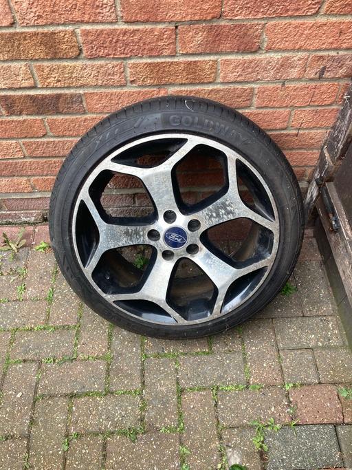 Vehicles Essex Tendring - Photos for Ford focus st 225 alloy 18 inch with tyre