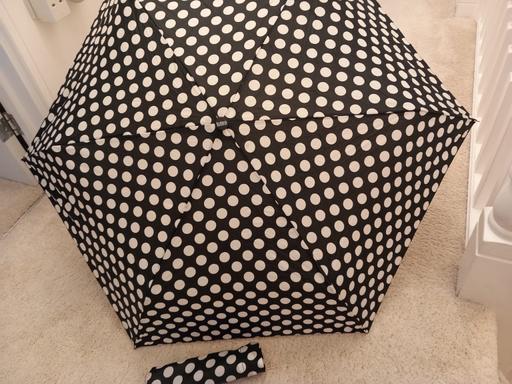 Buy & Sell Surrey Guildford - Photos for Totes black and white spotty umbrella