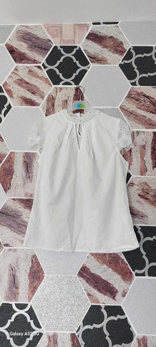 Buy & Sell Swansea - Wales Blaenymaes - Swansea - Photos for Lace Mock keyhole neckline short sleeve top s