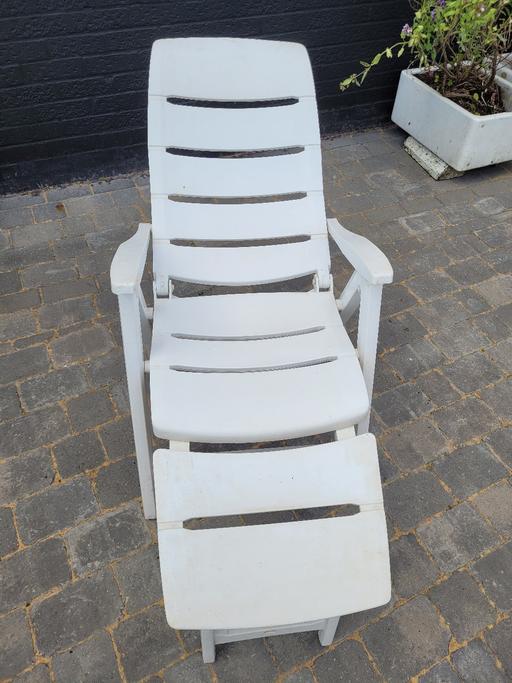 Buy & Sell Warwickshire Nuneaton and Bedworth - Photos for reclining plastic chair with foot stool