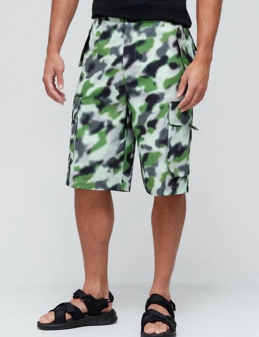 Buy & Sell Hampshire Gosport - Photos for Mens Kenzo Camo Print Cargo Shorts in Green