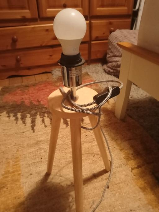 Buy & Sell East London Old Ford - East London - Photos for table lamp with 3 wooden legs