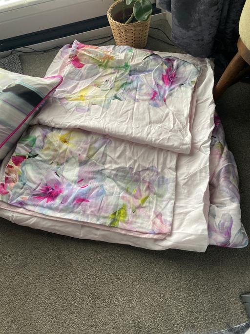 Buy & Sell Derbyshire Chesterfield - Photos for Ted Baker kingsize bed set with cushion