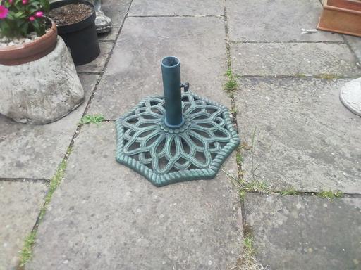 Buy & Sell Surrey Elmbridge - Photos for Garden umbrella stand