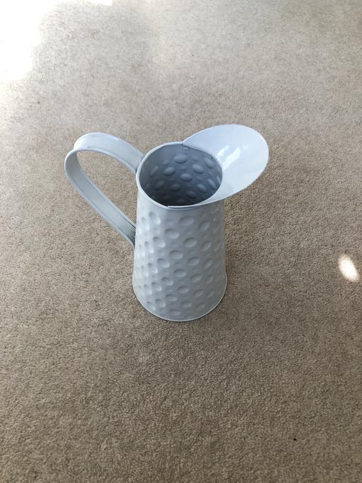 Buy & Sell North London Hackney - N16 - Photos for White Metal Watering Can