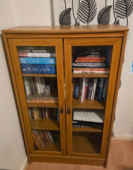 Buy & Sell West London Chiswick - West London - Photos for Cabinet (wood and glass)