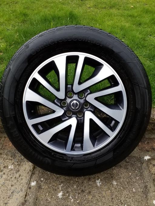 Vehicles Essex Southend-on-Sea - Photos for Nissan navara wheel.