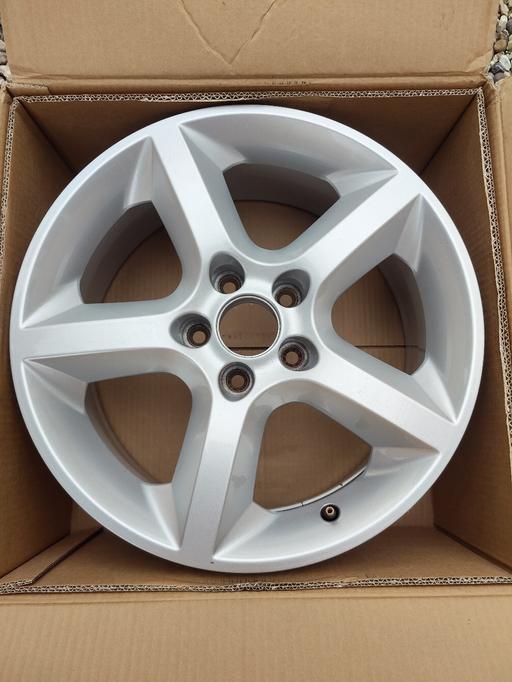 Vehicles West Midlands Solihull - Photos for 17inch 5spoke Alloy wheel