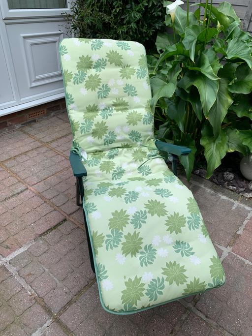 Buy & Sell East London Havering - Photos for Adjustable garden chair with thick cushion