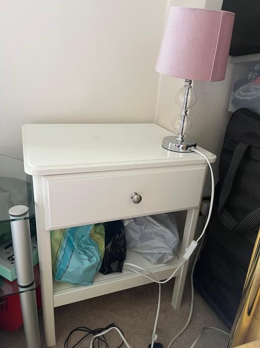 Buy & Sell Central London Millbank - Central London - Photos for White bedside table