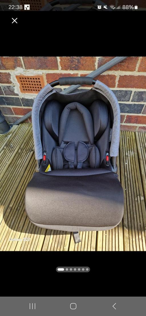 Vehicles South Yorkshire Sheffield - Photos for Baby car seat with isofix base