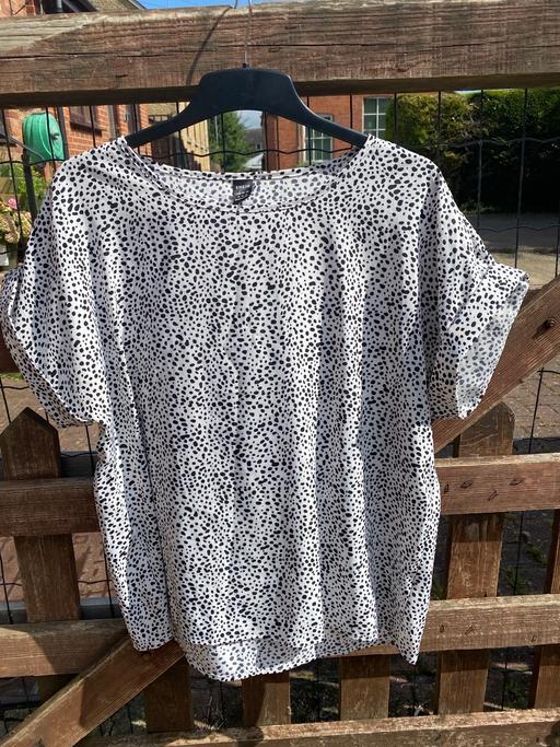 Buy & Sell North Northamptonshire Great Addington - North Northamptonshire - Photos for Black & White Spotty Top/ Blouse